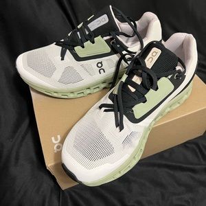 Cloudstratus White/Black